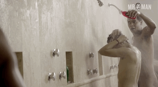 Club de Cuervos shower scene