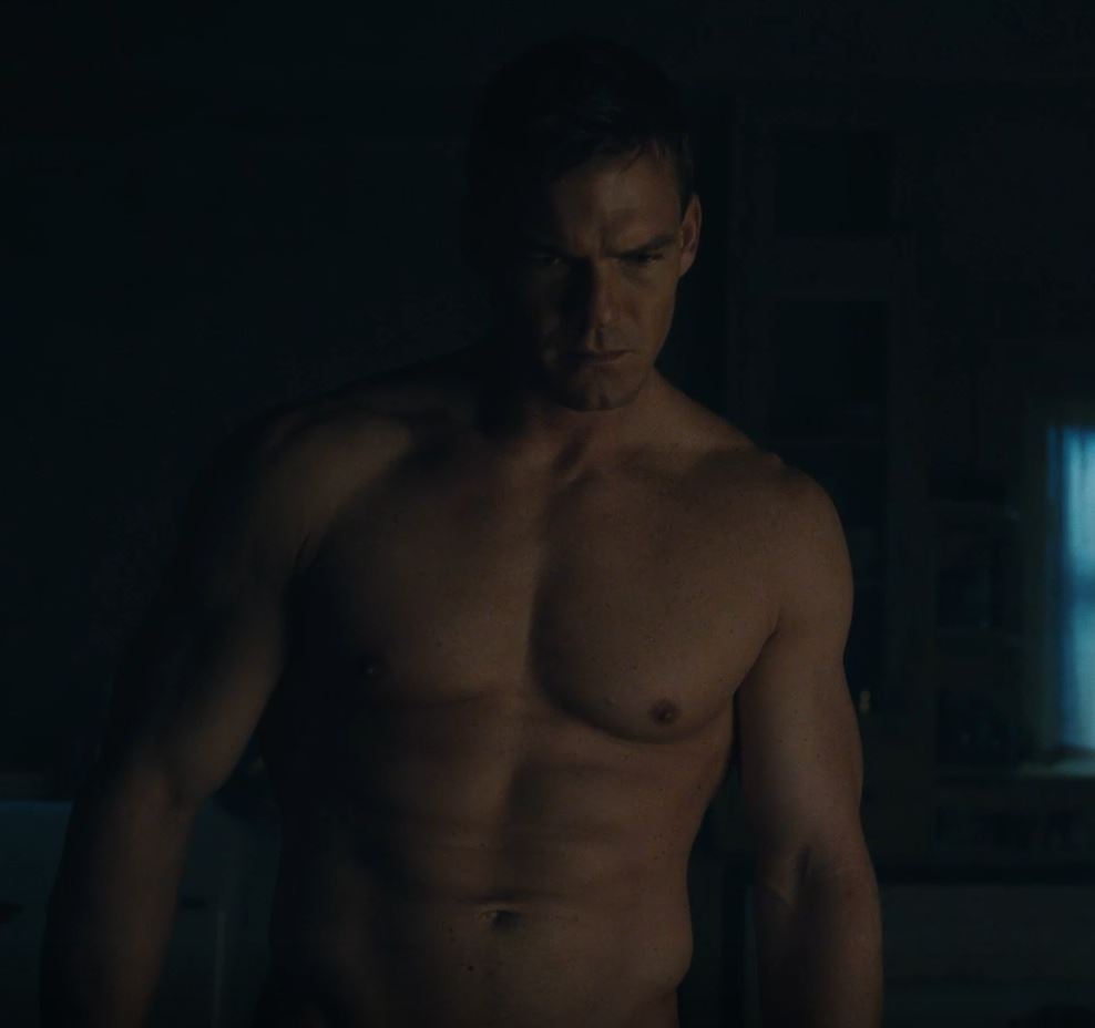 OMG, his butt UHGAIN: Alan Ritchson in DC’s 'Titans' 