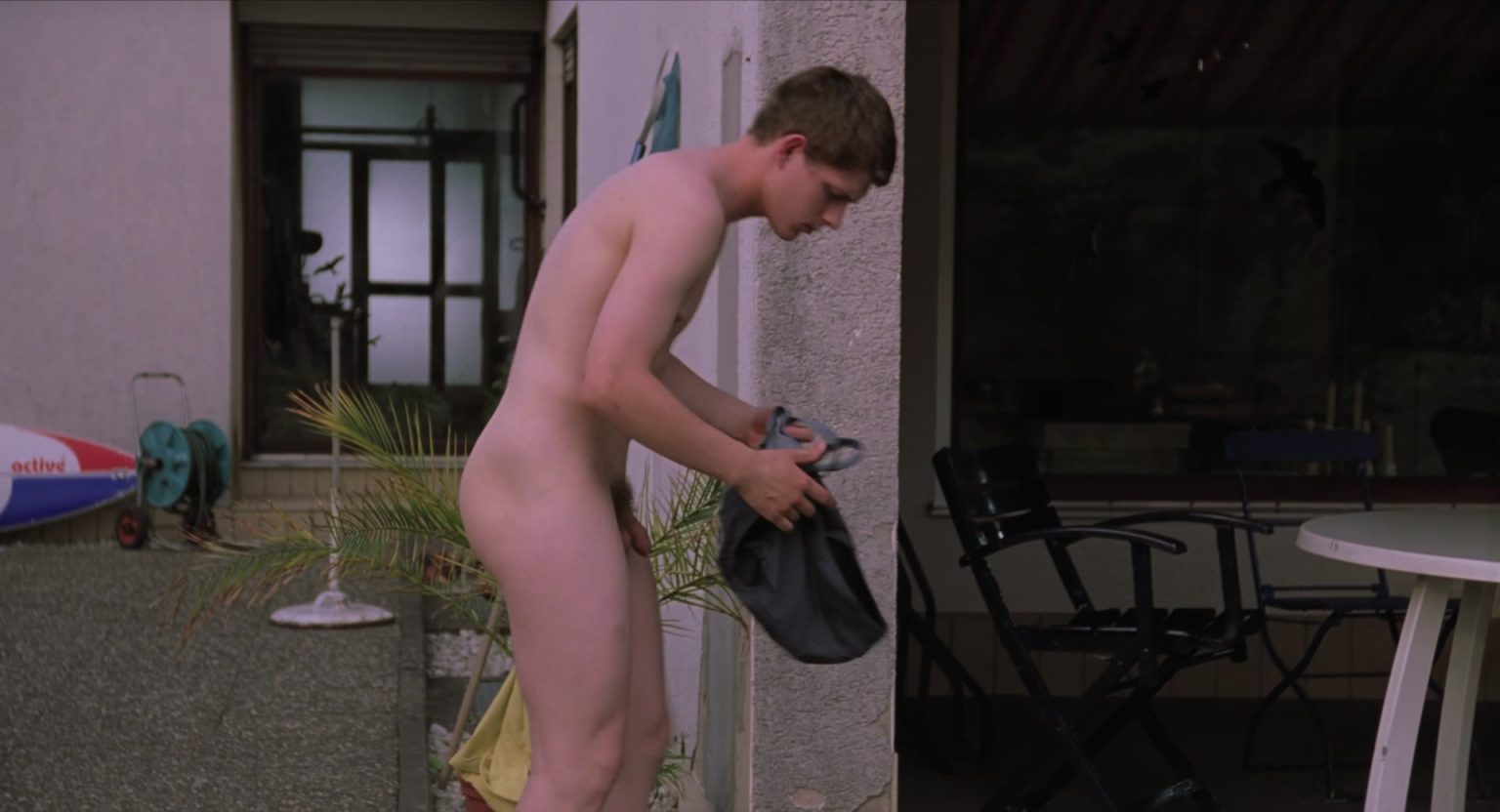 Omg He S Naked Retro Edition Actor Lennie Burmeister In Bungalow