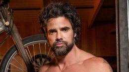 OMG, he's naked: Argentinian actor Luciano Castro - OMG.BLOG
