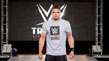 OMG, he's naked: Pro wrestler and model Nick Rodriguez - OMG.BLOG