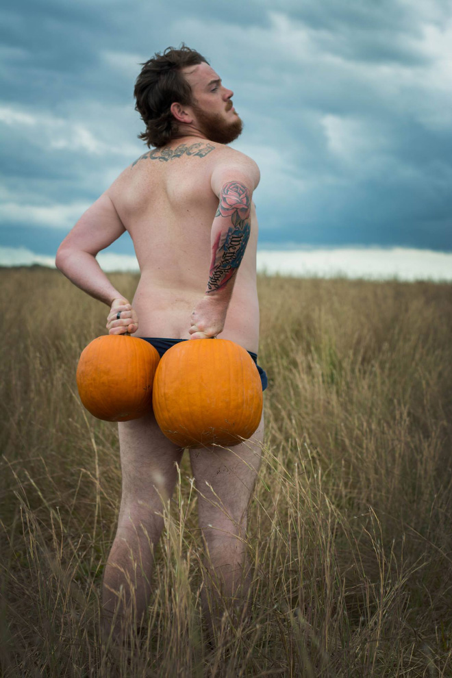 OMG, punnin spoice! Ginger hubby poses in sexy fall shoot for his photographer wife picture