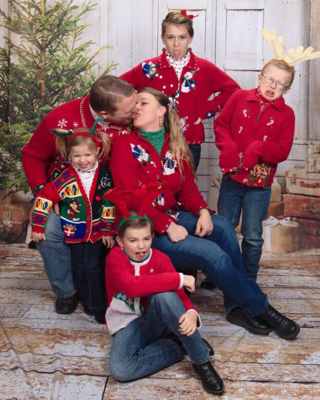 OMG, these awkward family Christmas photos will make you cringe | OMG.BLOG