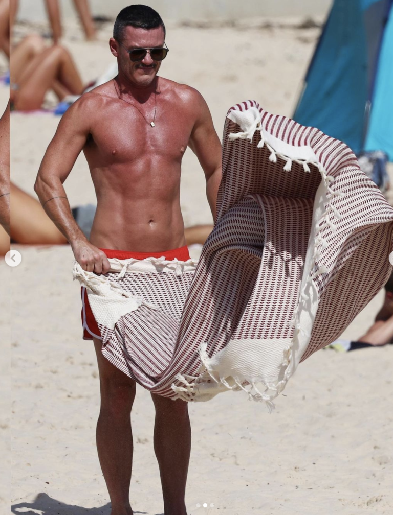 OMG, Luke Evans shows off new leg tattoo on a beach in 