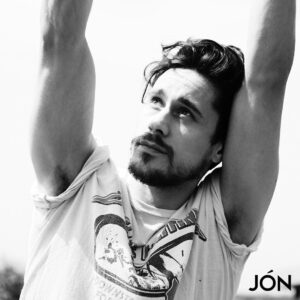 OMG, his butt: Yellowjackets star Peter Gadiot - OMG.BLOG