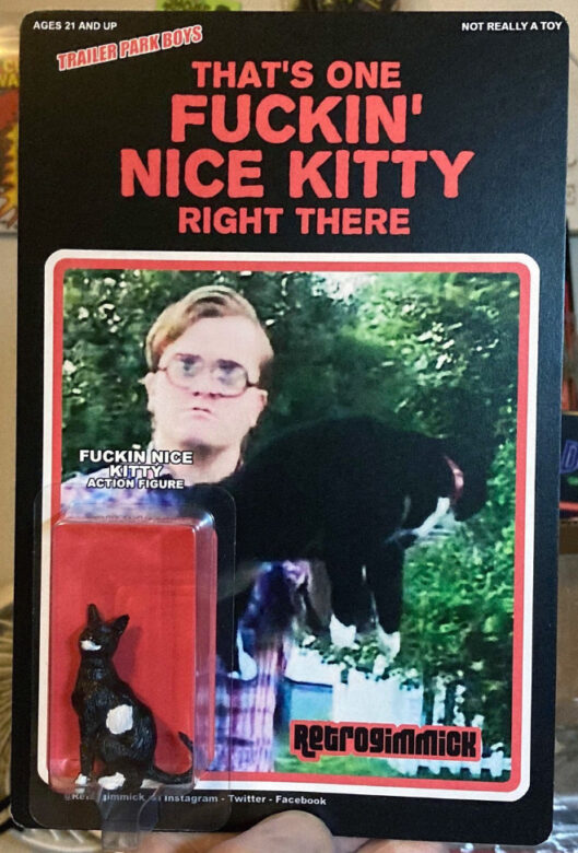 OMG, these ridiculous action figures by Retrogimmick make us want to