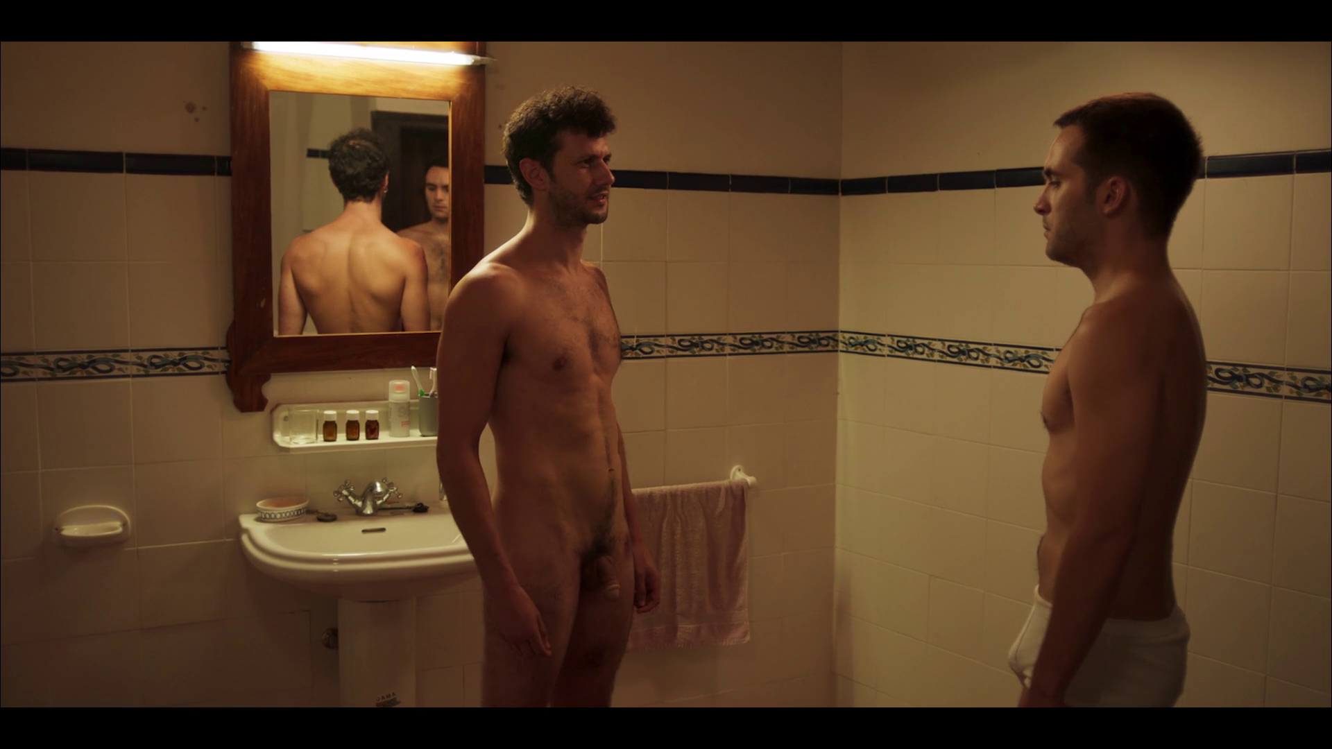 OMG, they're naked: Spanish actors Ricardo Gómez & Joe Manjón go  full-frontal and rear in Mía & Moi (2021) - OMG.BLOG