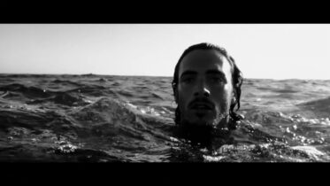 OMG, he's naked: Marc Bonnin goes frontal and rear in 'El Vientre Del