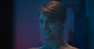 OMG, he's naked: British actor Colin Bates goes full-frontal and rear
