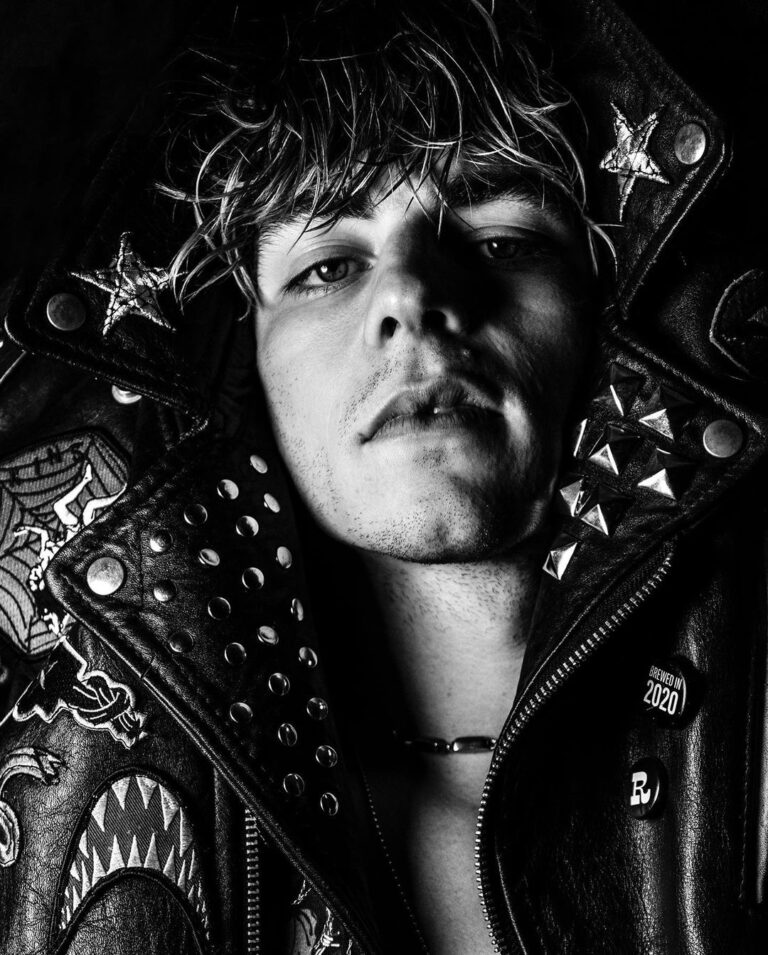 Ross Brooding OMG, Ross Lynch strikes a brooding, shirtless pose for photographer ...