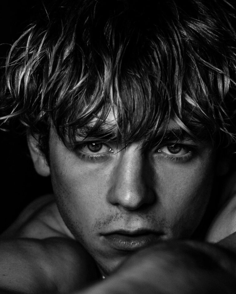 Ross Brooding OMG, Ross Lynch strikes a brooding, shirtless pose for photographer ...