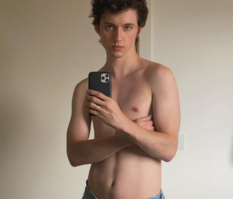 Troye Sivan shirtless