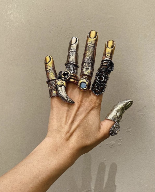 anGostura finger jewelry