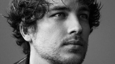 cody fern shirtless - OMG.BLOG