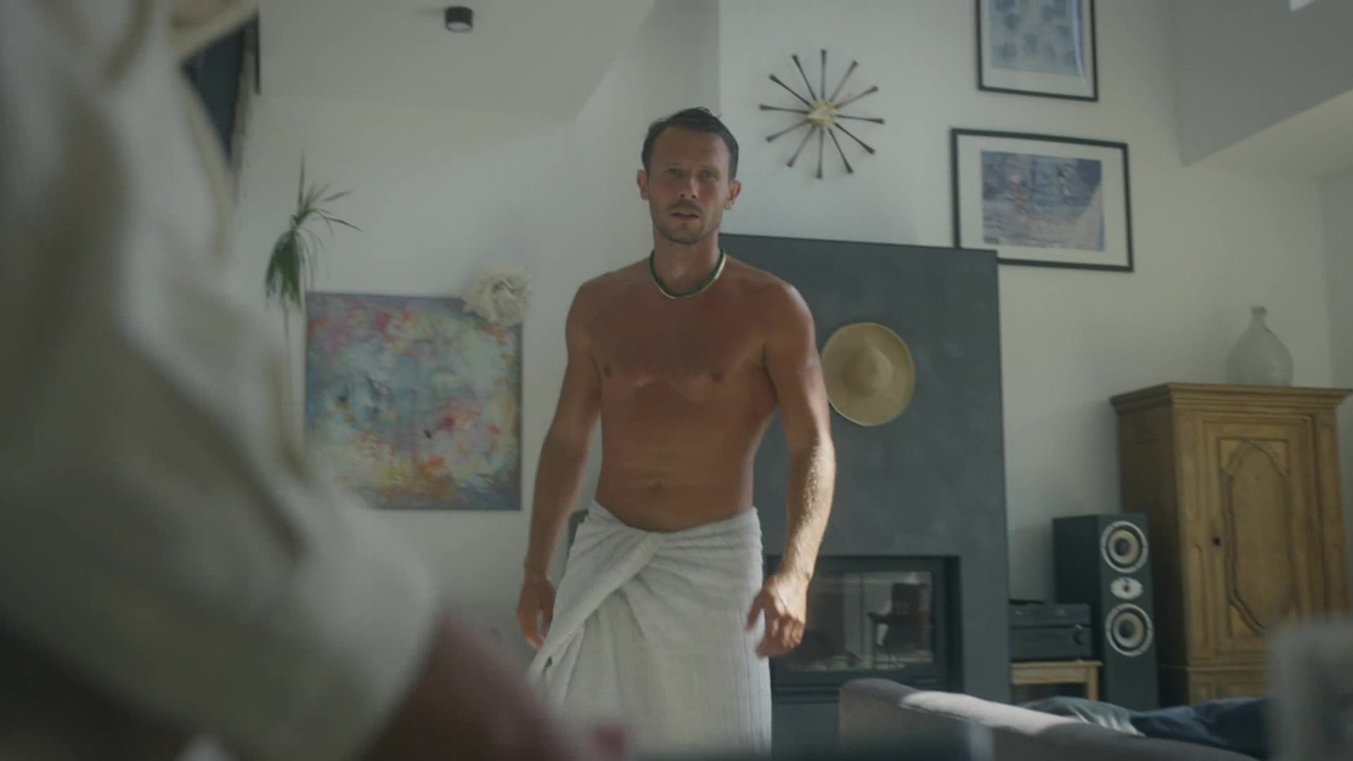 OMG, his butt: Actor Mateusz Banasiuk in series Profilerka